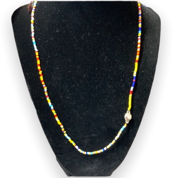 Native made beaded necklace - Picture 3 of 3